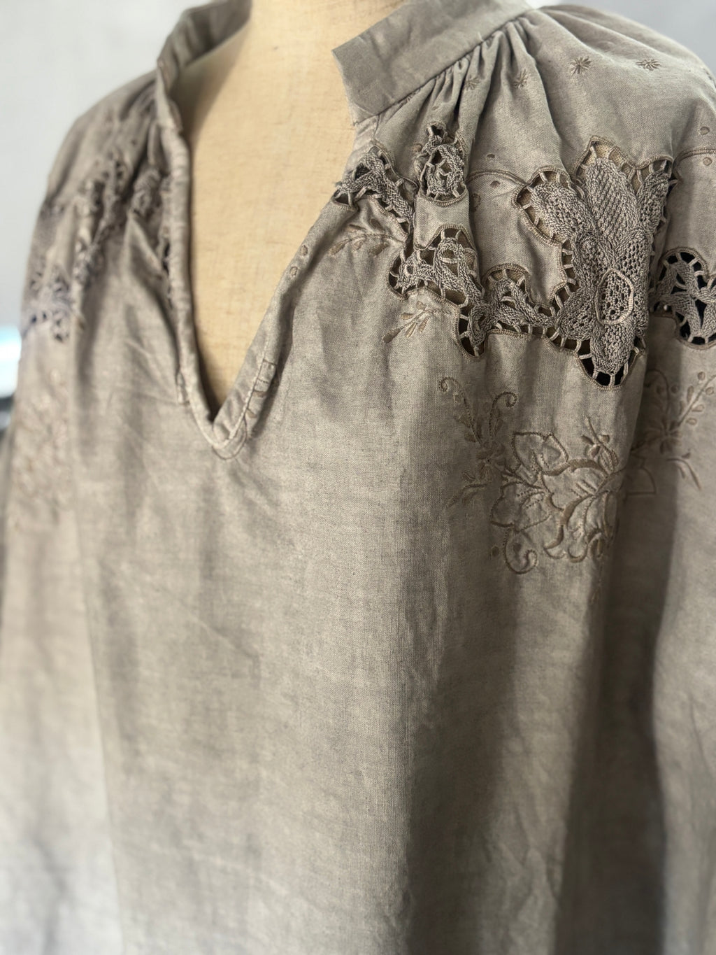 余背（Yohai）｜Back Whisper Blouse