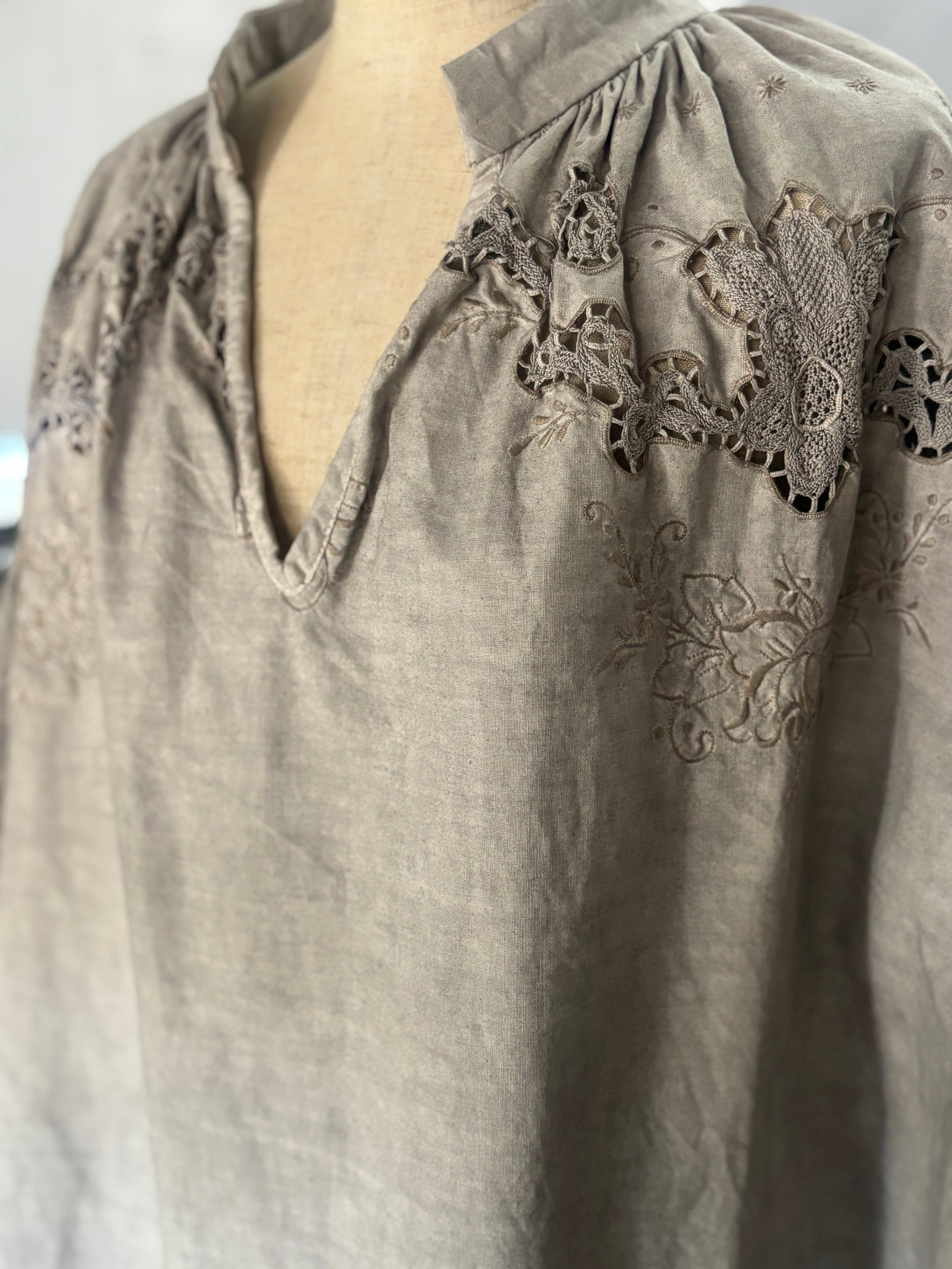 余背（Yohai）｜Back Whisper Blouse