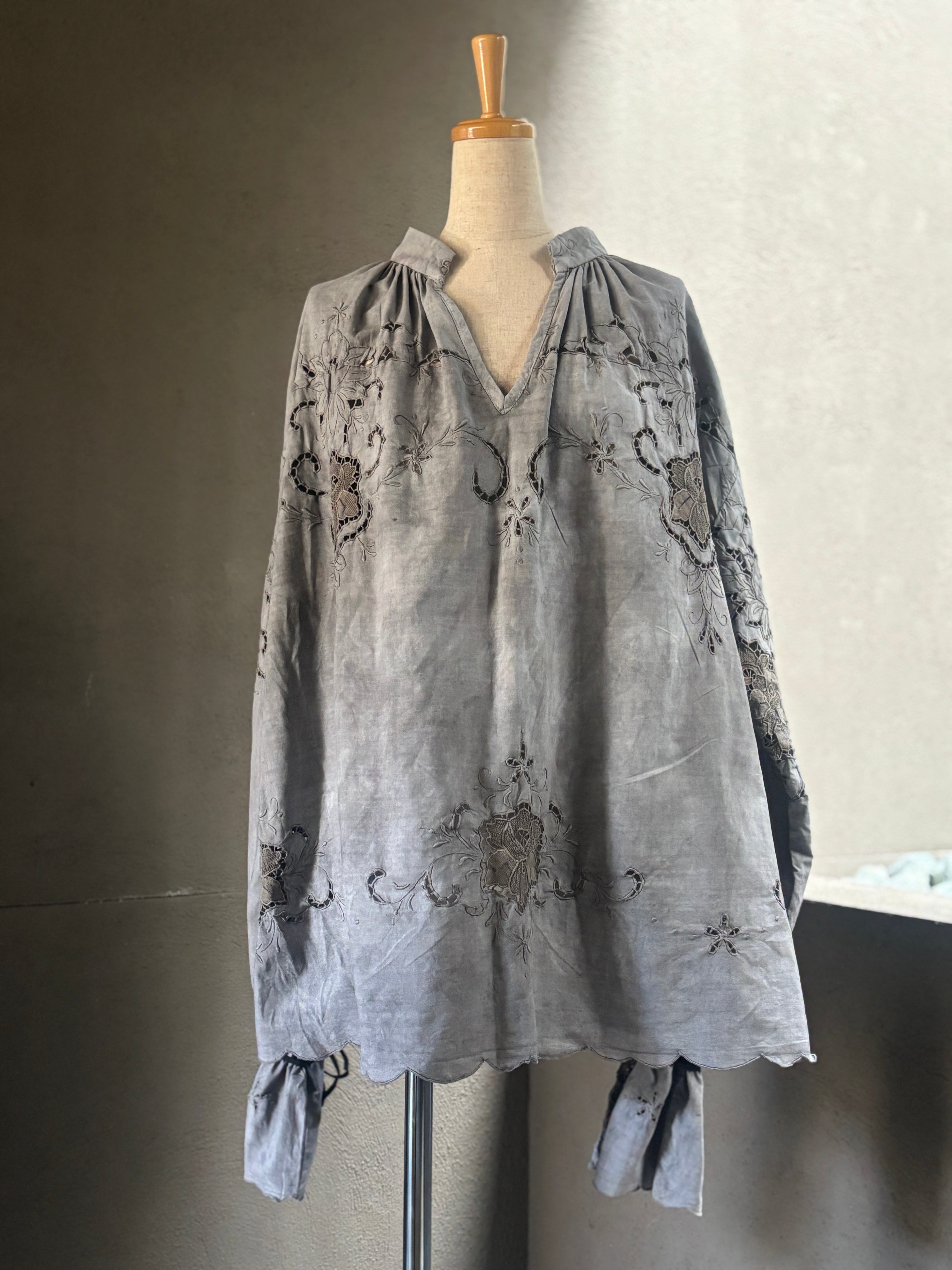 余影（Yoei）｜Lingering Embroidery Blouse