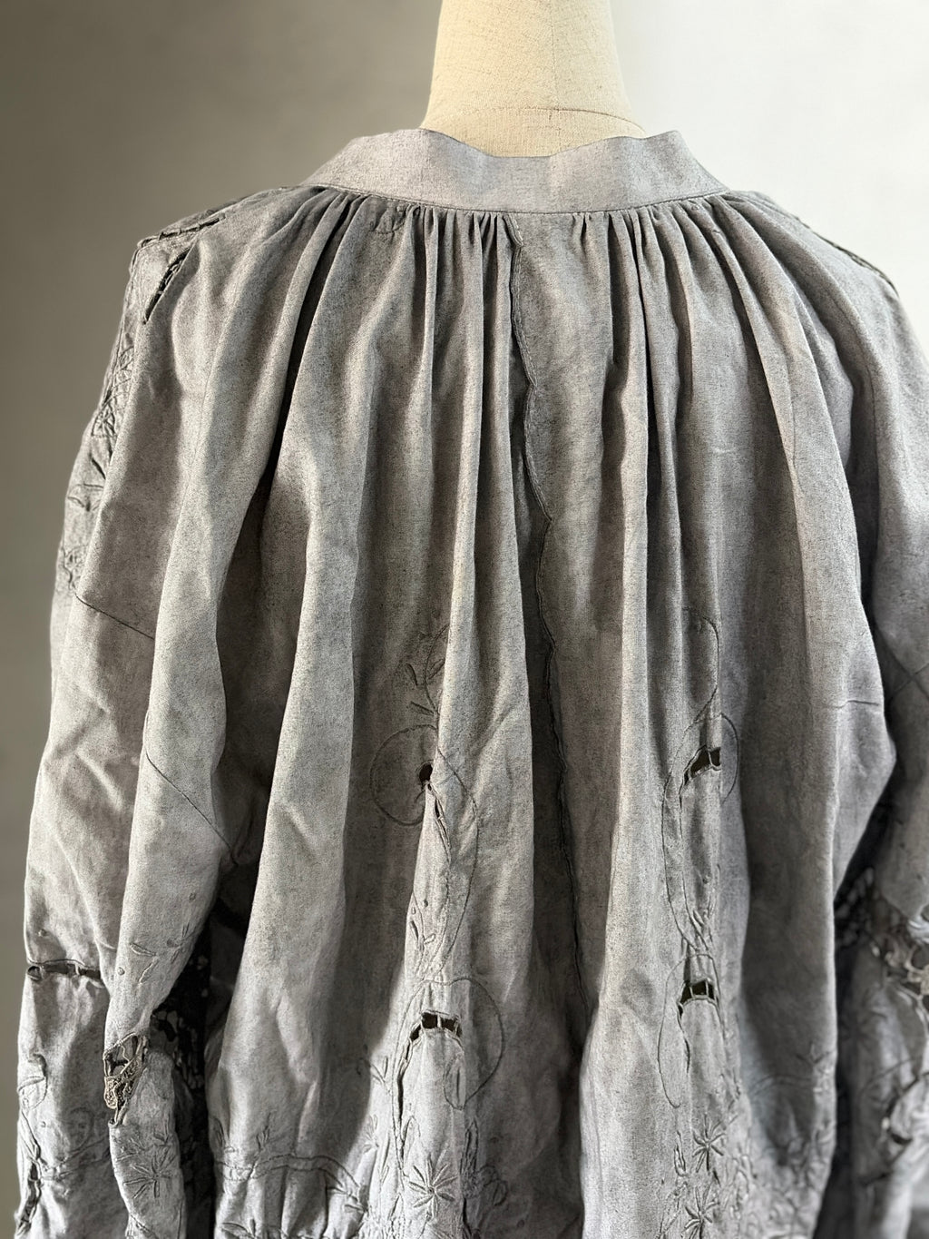 歩痕（Hokon）– Dyed Lace Blouse