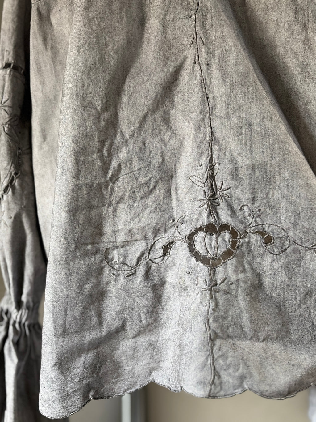 歩痕（Hokon）– Dyed Lace Blouse