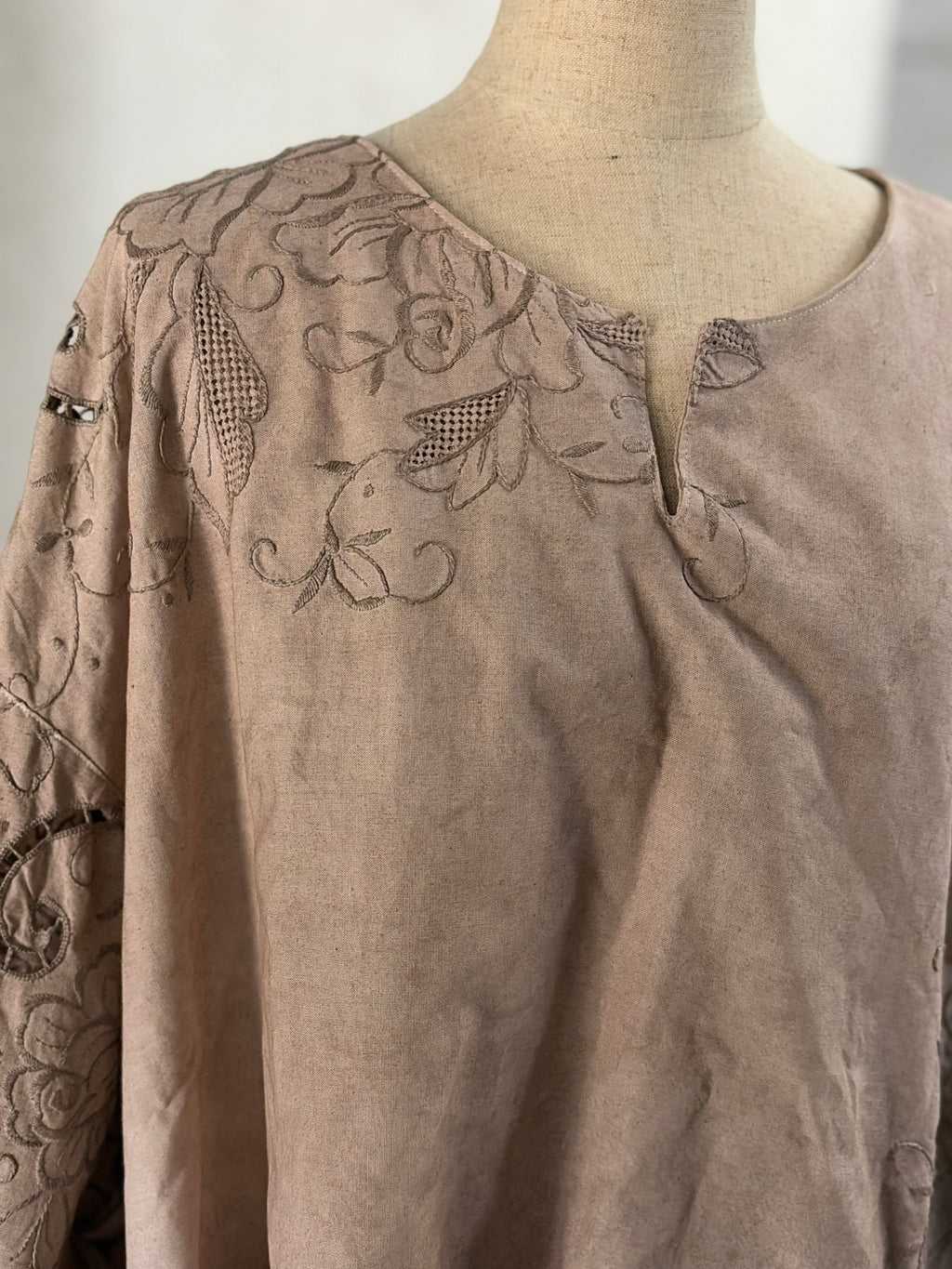 線紋（Sen-mon）｜Short Embroidered Top