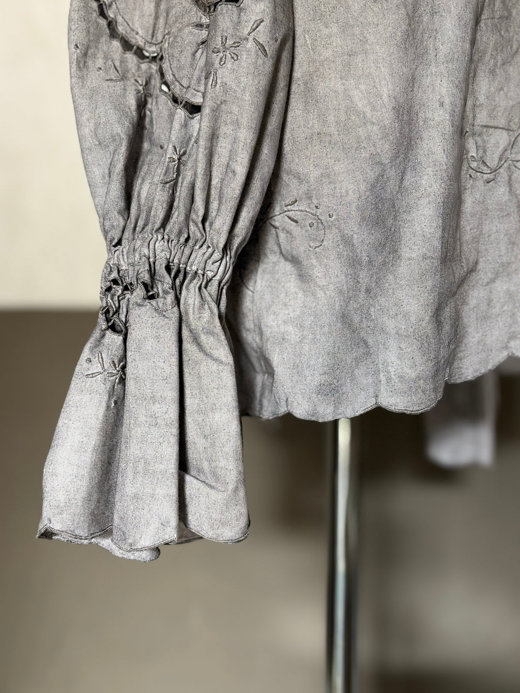 歩痕（Hokon）– Dyed Lace Blouse