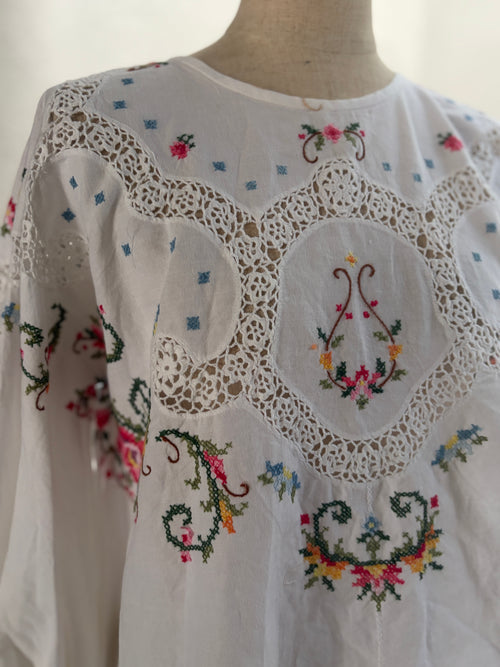 1 彩環（Saikan）｜Embroidered Blouse