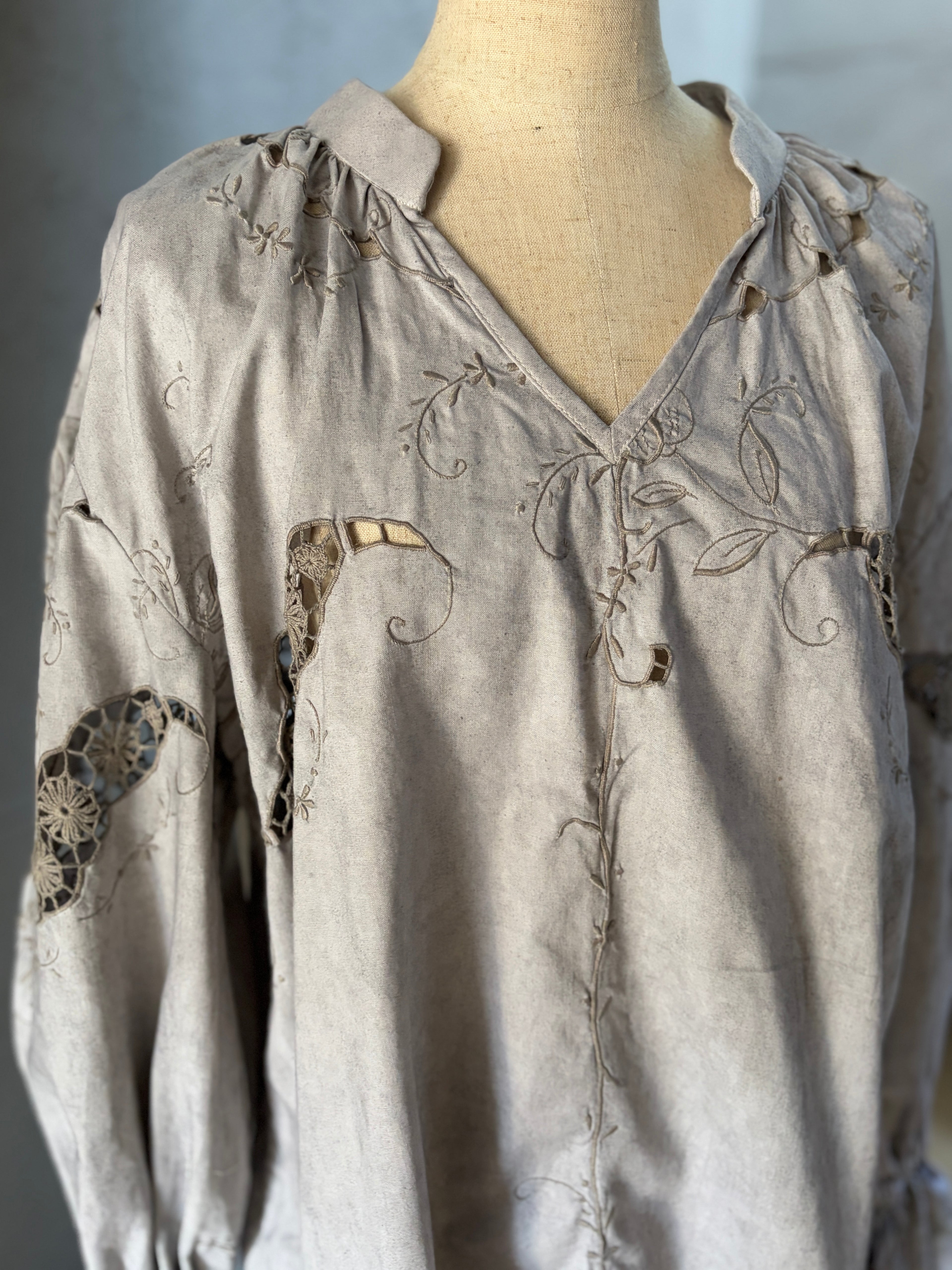 集積（Shūseki）– Lace Blouse