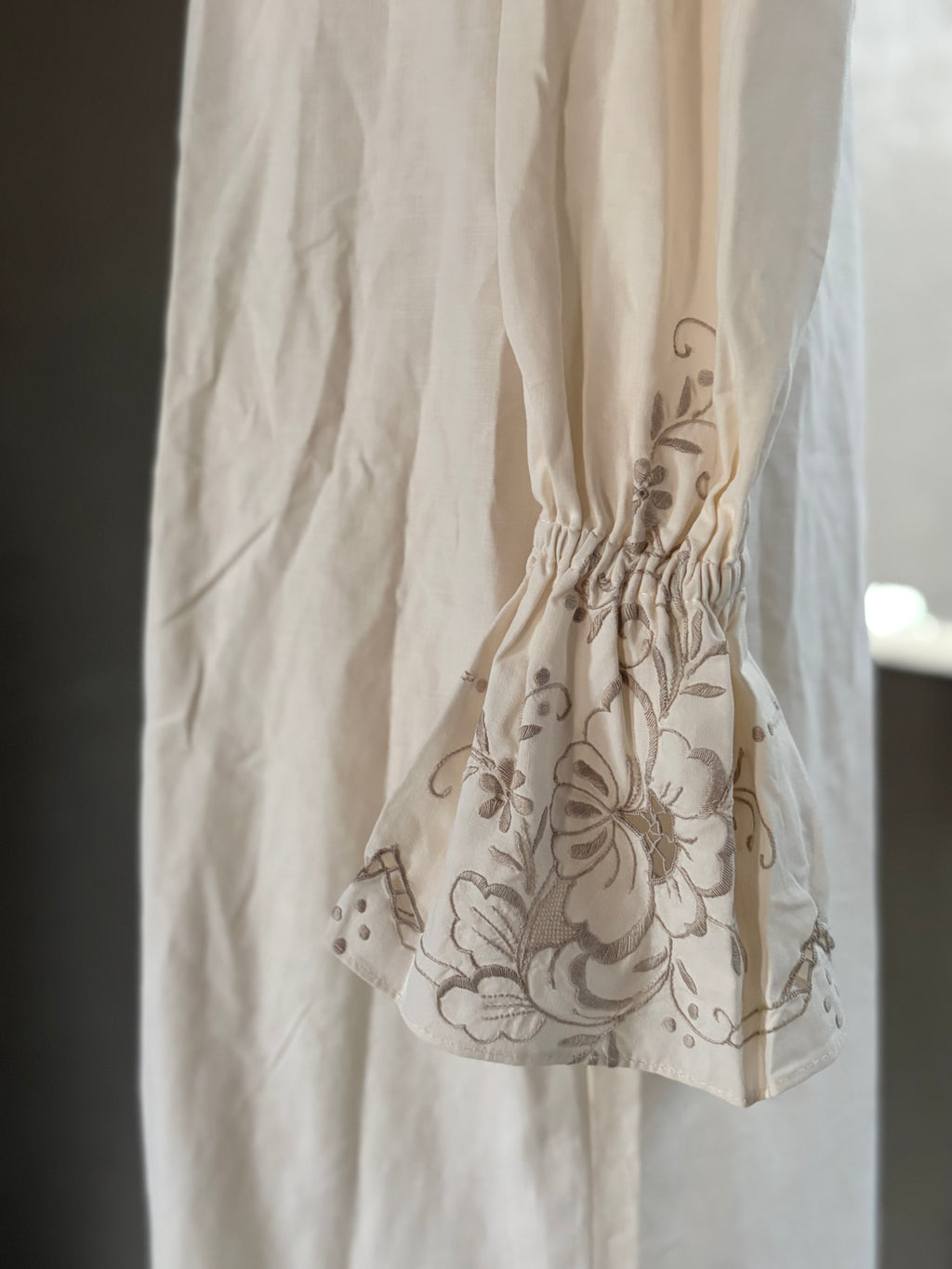 綺章（Kishō）｜Ornate Ivory Dress