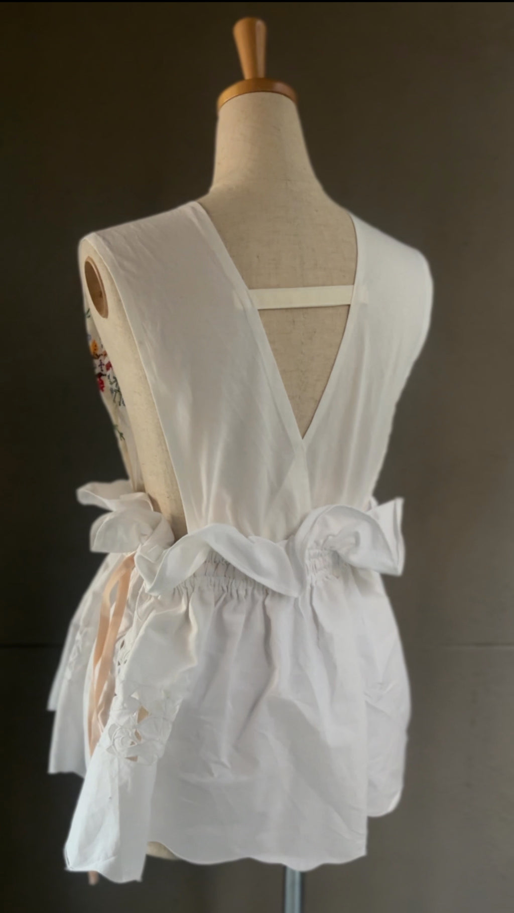 違紋（Imon） – Embroidered Wrap Frill Vest