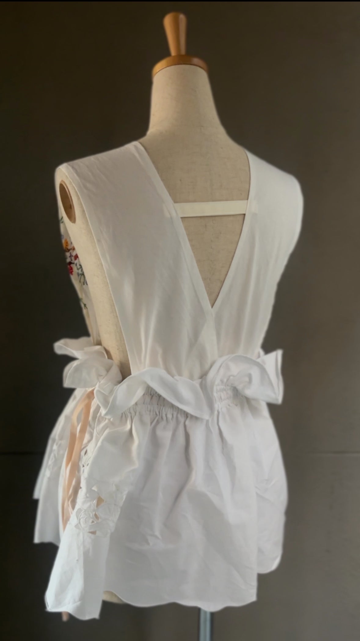 違紋（Imon） – Embroidered Wrap Frill Vest