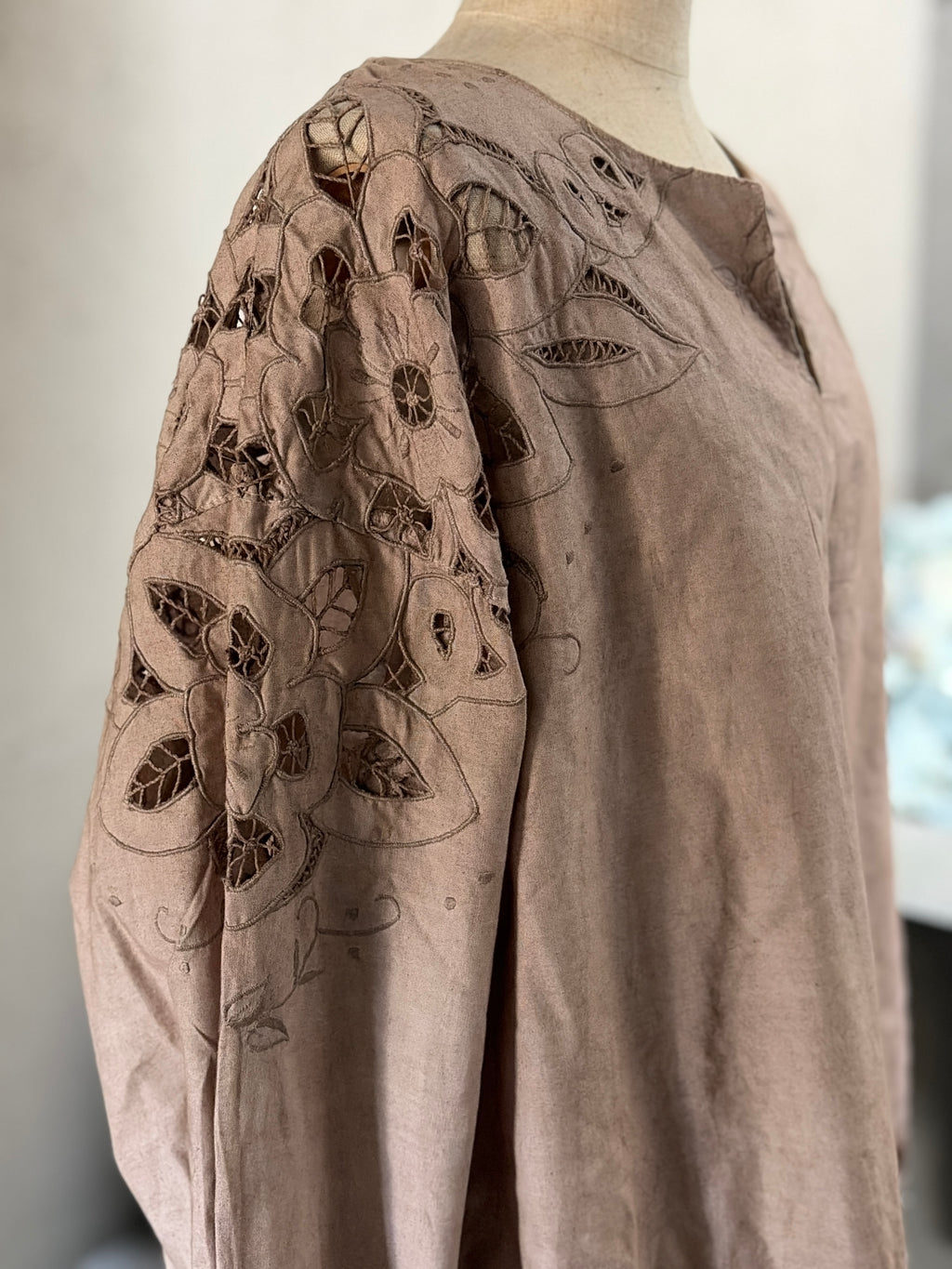 刻紋（Koku-mon）｜Cutwork Embroidered Tunic
