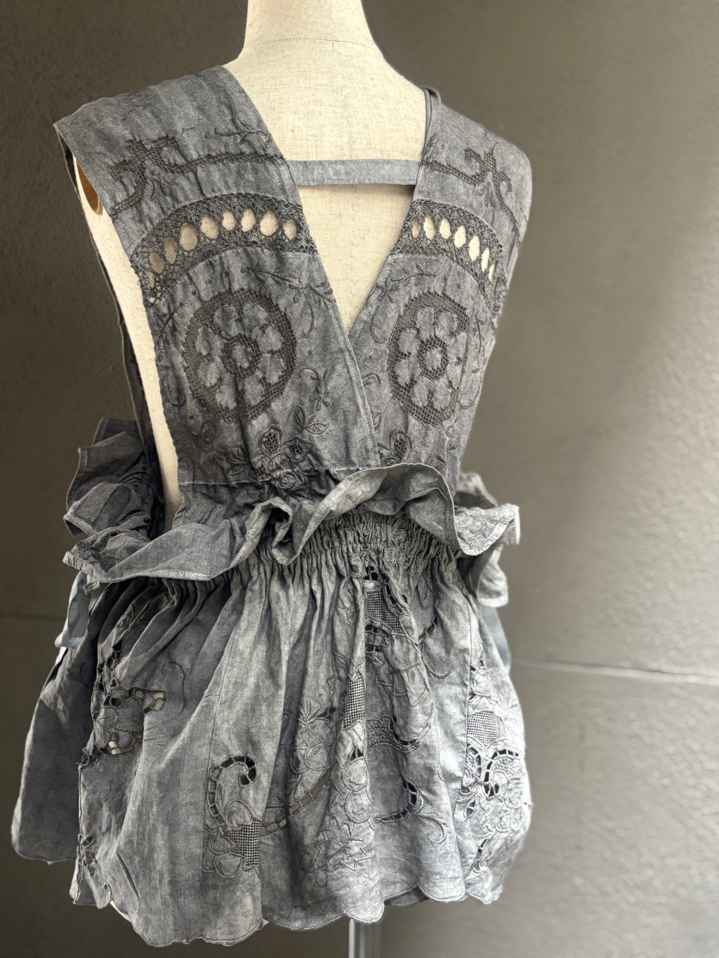 影層（Eisō） – Layered Lace Wrap Vest