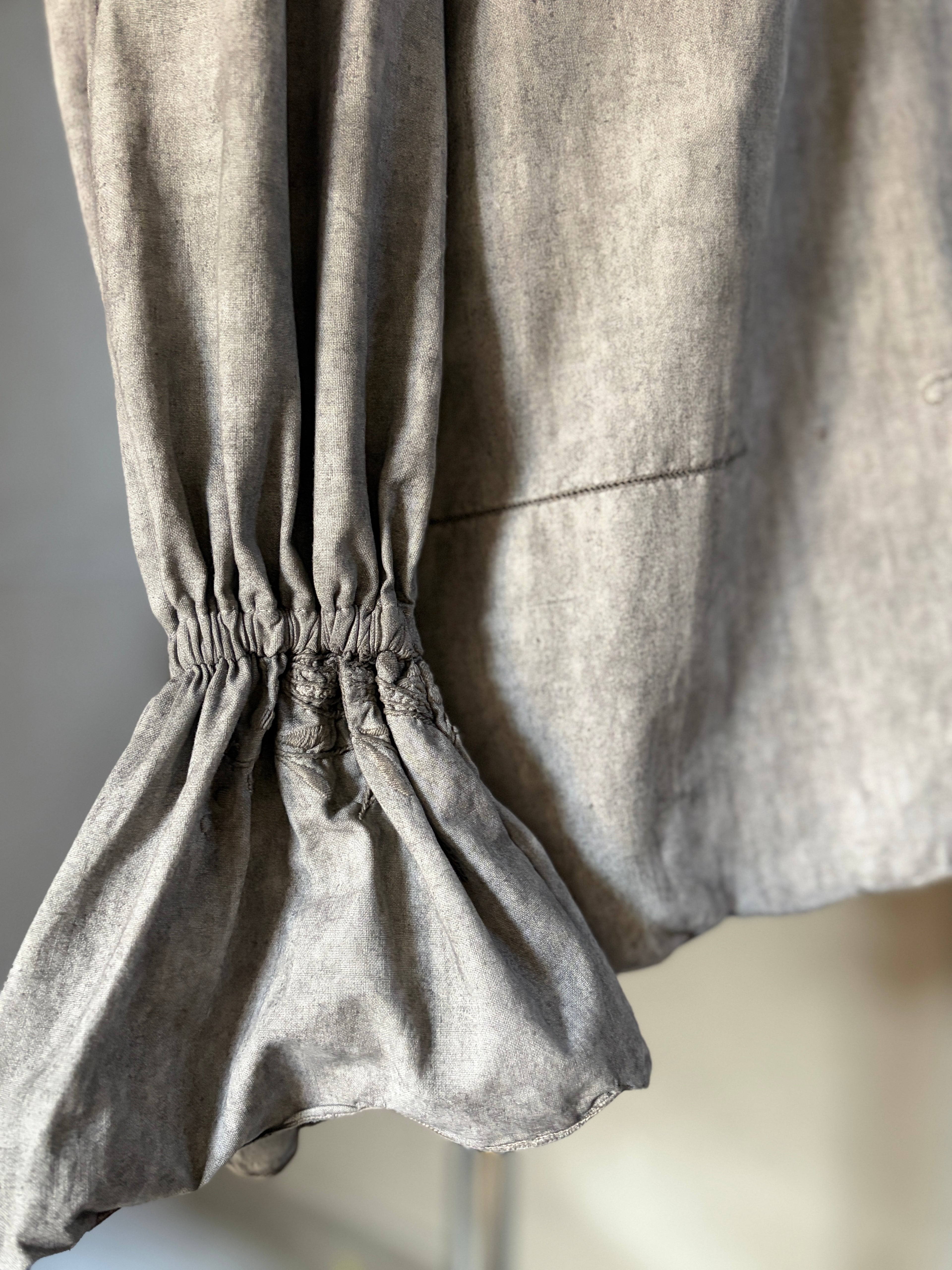 無景（Mukei）– Bengara Dyed Lace Blouse