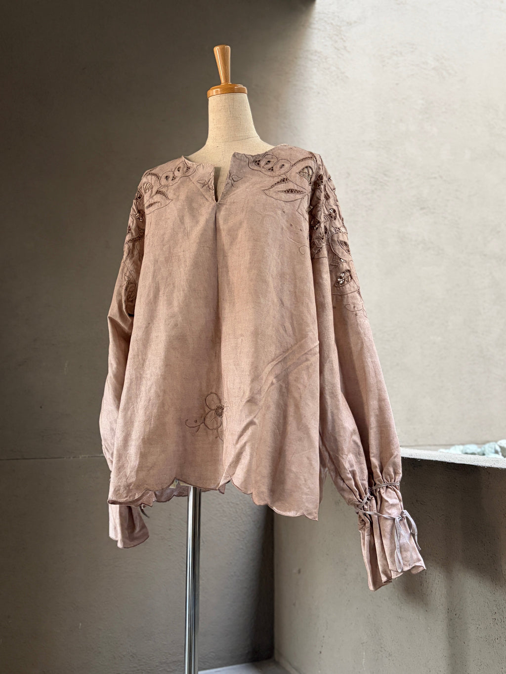 刻紋（Koku-mon）｜Cutwork Embroidered Tunic
