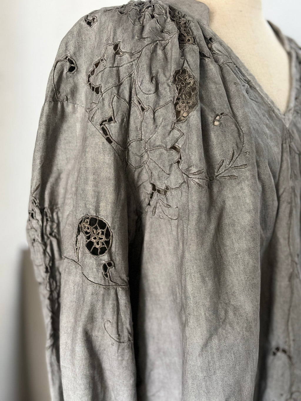 沈刻（Chinkoku）– Lace Blouse