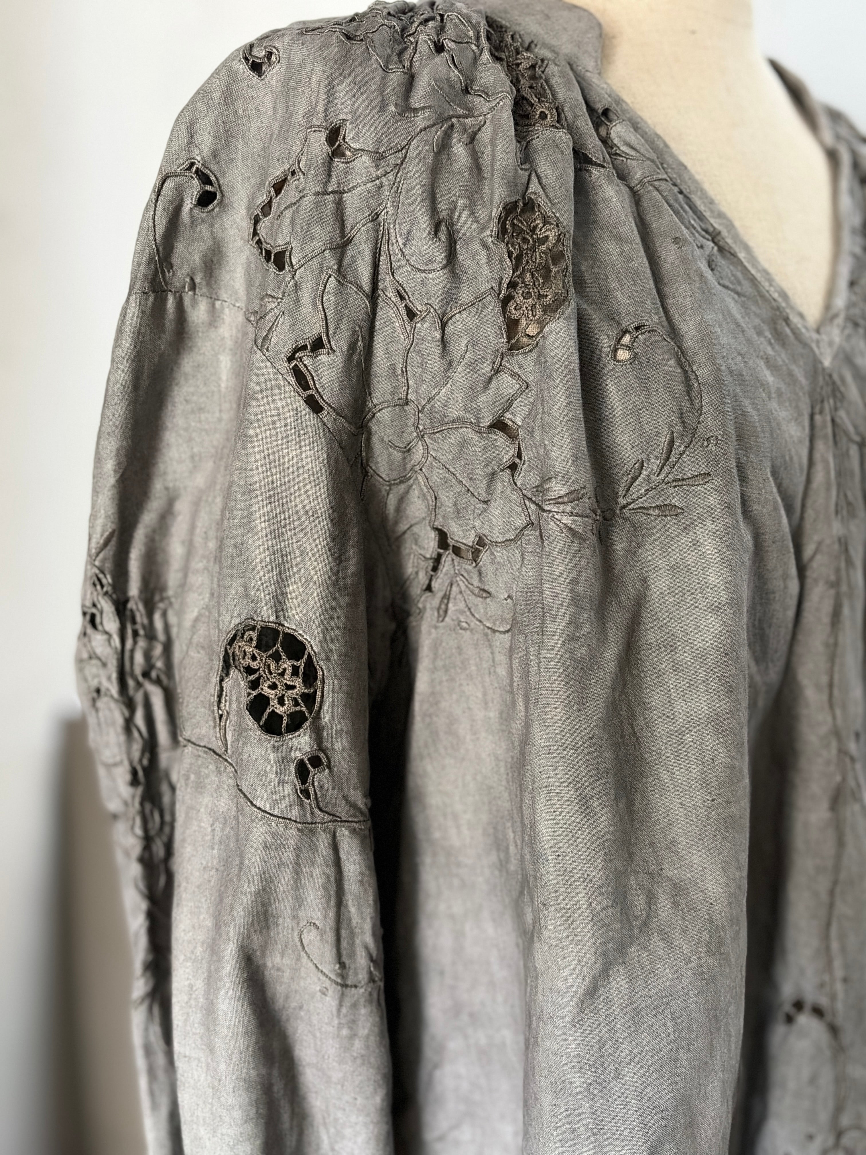 沈刻（Chinkoku）– Lace Blouse