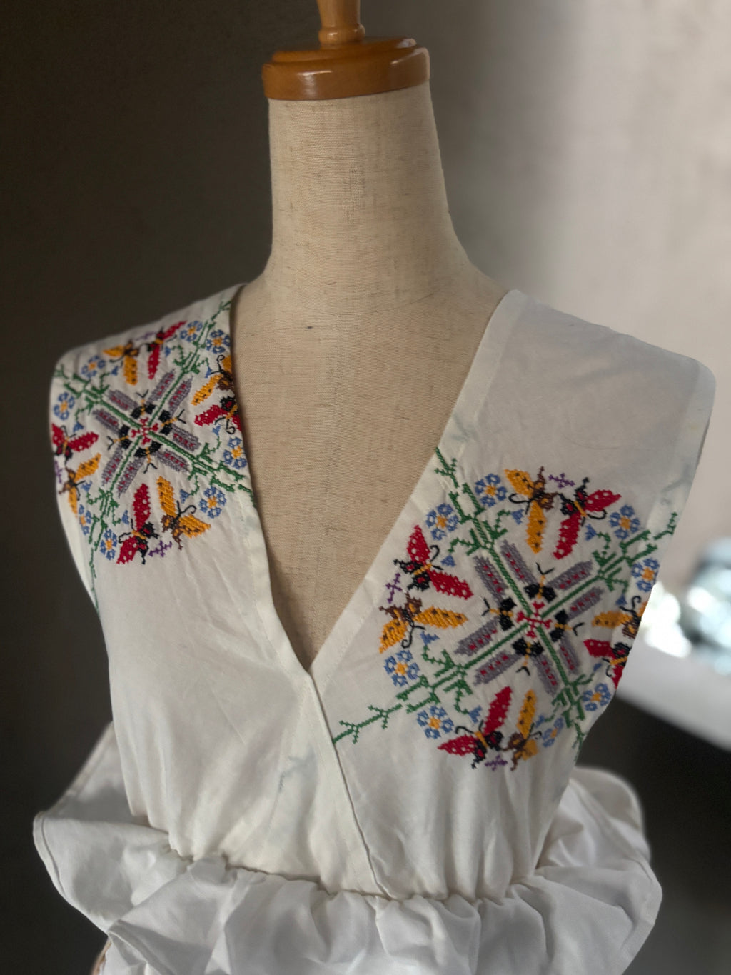 違紋（Imon） – Embroidered Wrap Frill Vest