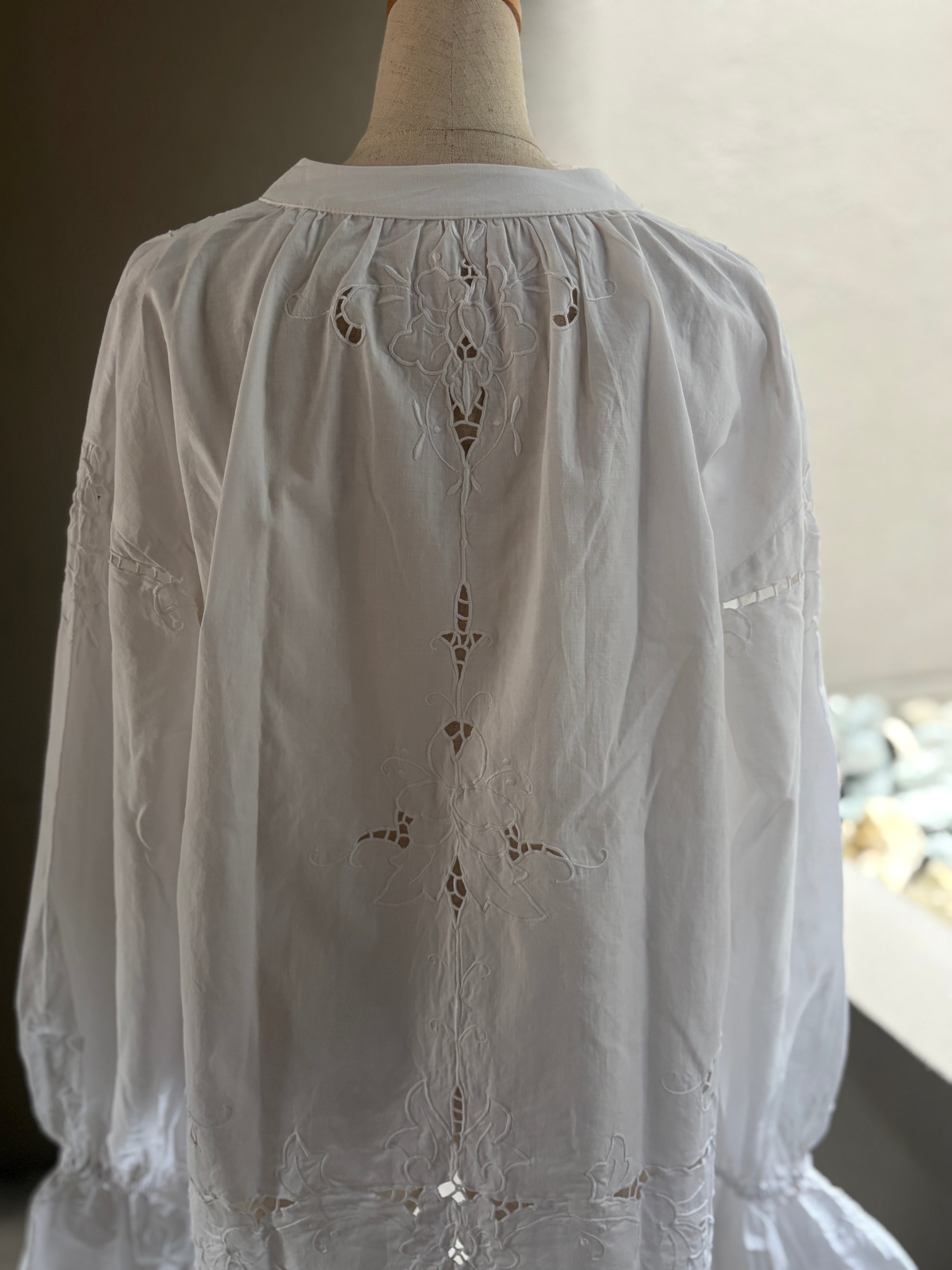 3 余線（Yosen）｜Lace Blous