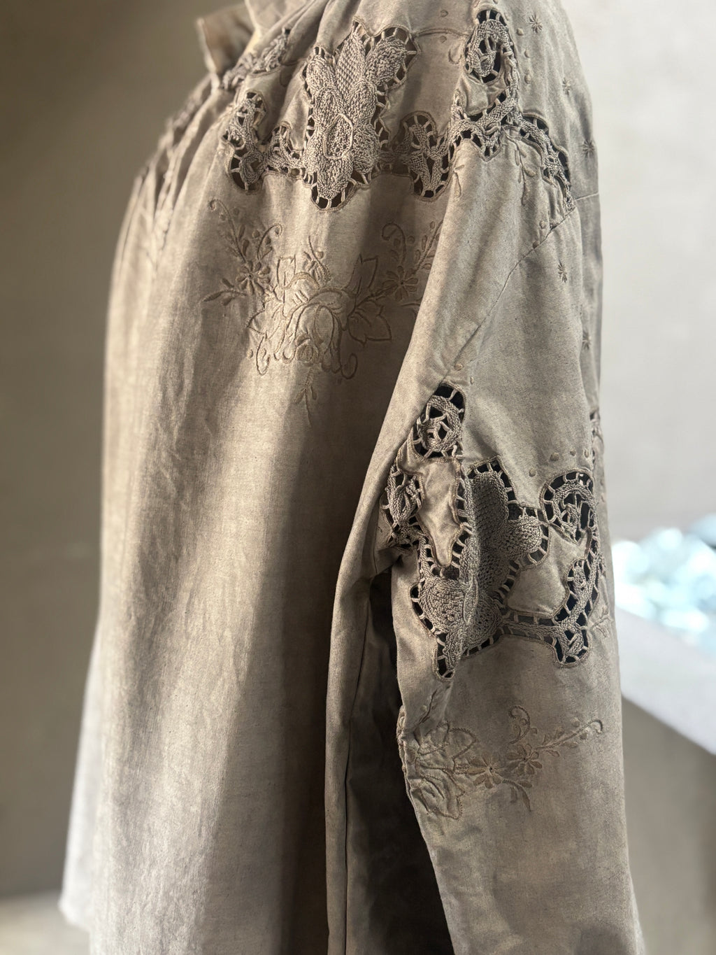 余背（Yohai）｜Back Whisper Blouse