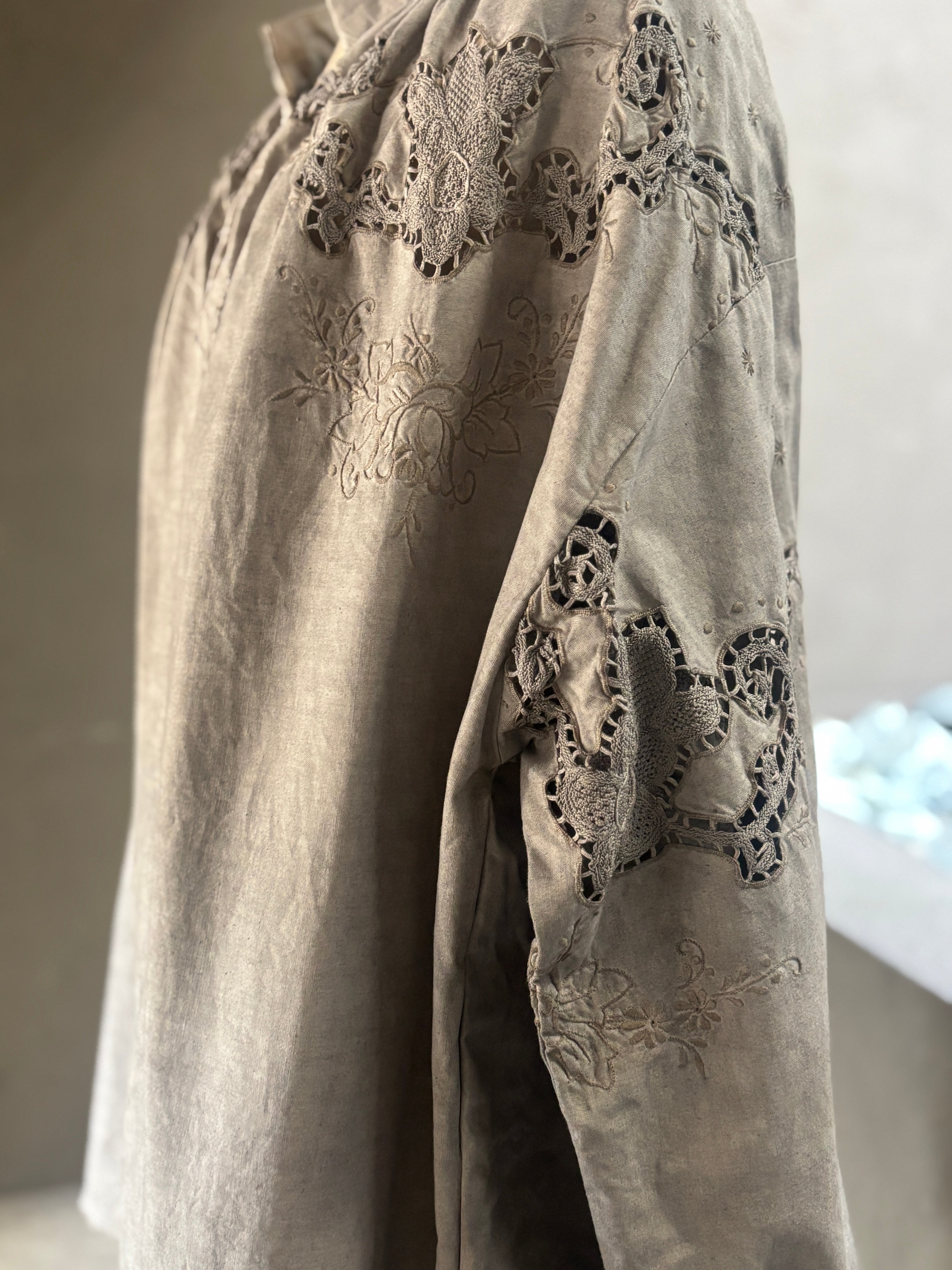 余背（Yohai）｜Back Whisper Blouse