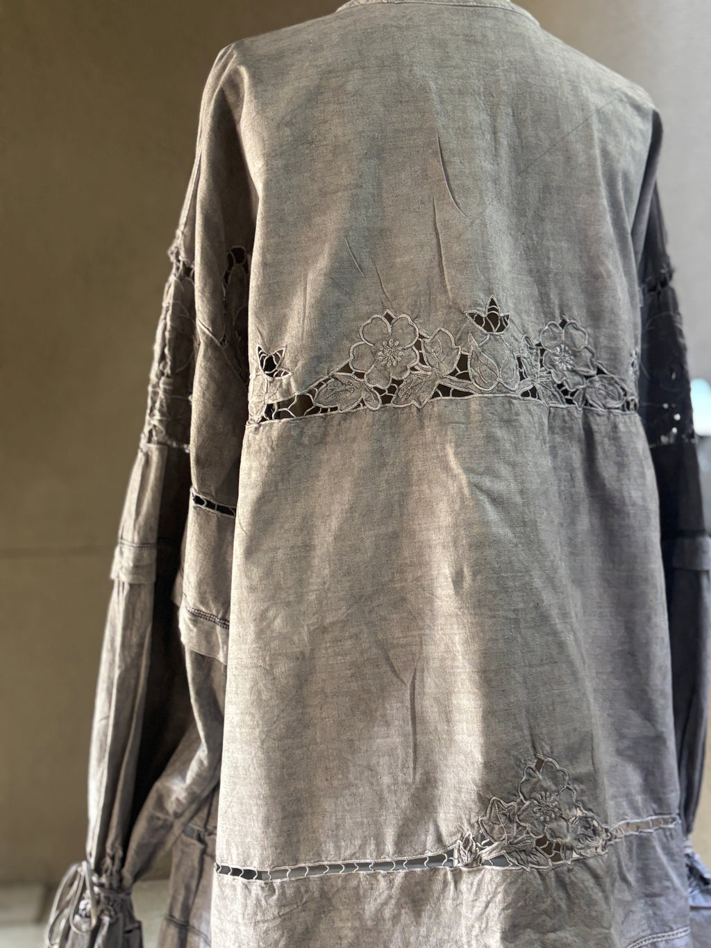 環影（Kan-ei）｜Circular Cutwork Blouse