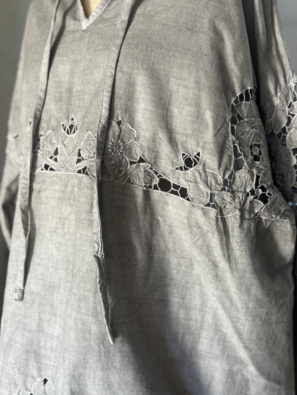 環影（Kan-ei）｜Circular Cutwork Blouse